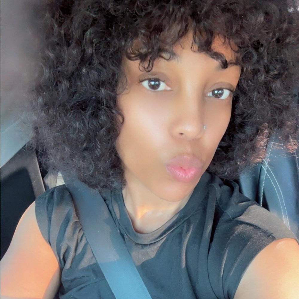 Meet your Posher, Monica